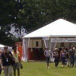 Le webcafé Ubuntu aux Vieilles Charrues Sous le soleil du Jeudi, le stand Ubuntu-fr